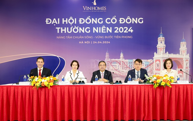 ĐHCĐ Vinhomes: Đón đầu chu kỳ bùng nổ mới, CEO Vinhomes tiết lộ Vinhomes Royal Island Hải Phòng chốt giao dịch 2.000 căn biệt thự khi vừa ra mắt